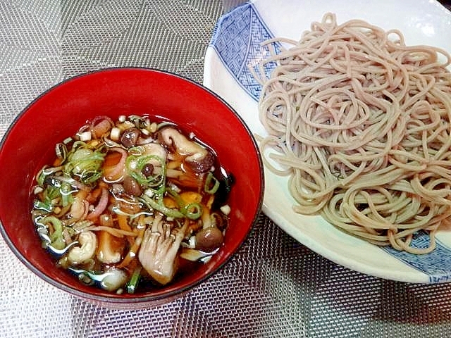 きのことみょうがの冷やしつけ蕎麦