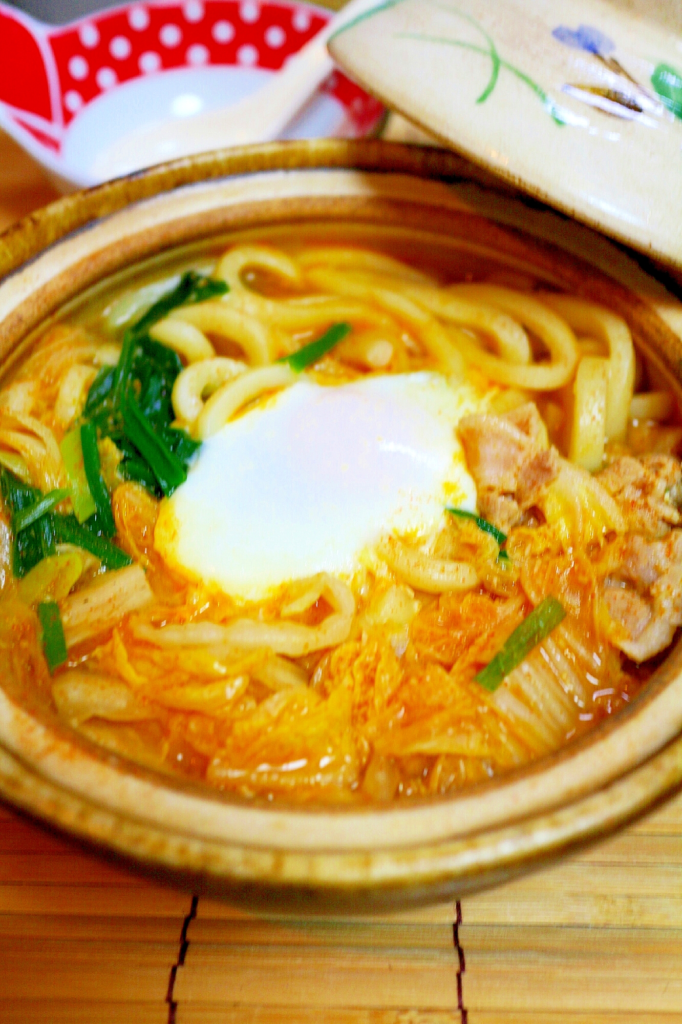 ピリ辛！豚肉と白菜の鍋焼きチゲうどん