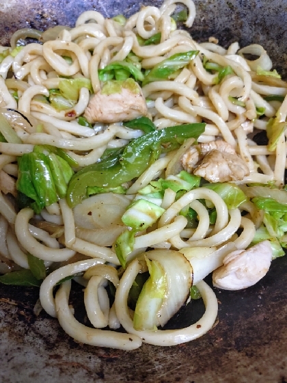 鶏むね肉とキャベツの焼きうどん
