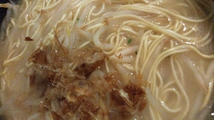 鰹節ともやしの味噌ラーメン