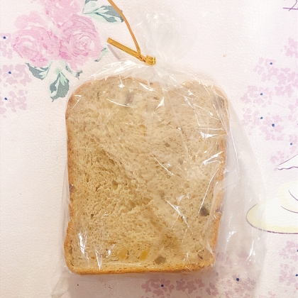 きな粉入り食パン