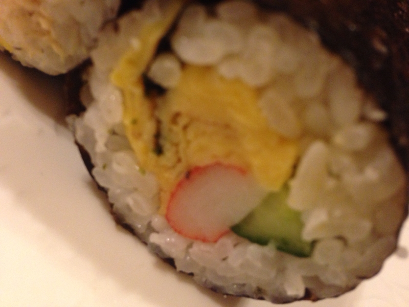 卵とカニカマときゅうりの巻き寿司