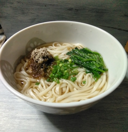 こんばんは☆冷凍ではなく乾麺のうどんですが具材真似しました♪とろろ昆布にほうれん草でとっても美味しかったです✨レシピ感謝♥