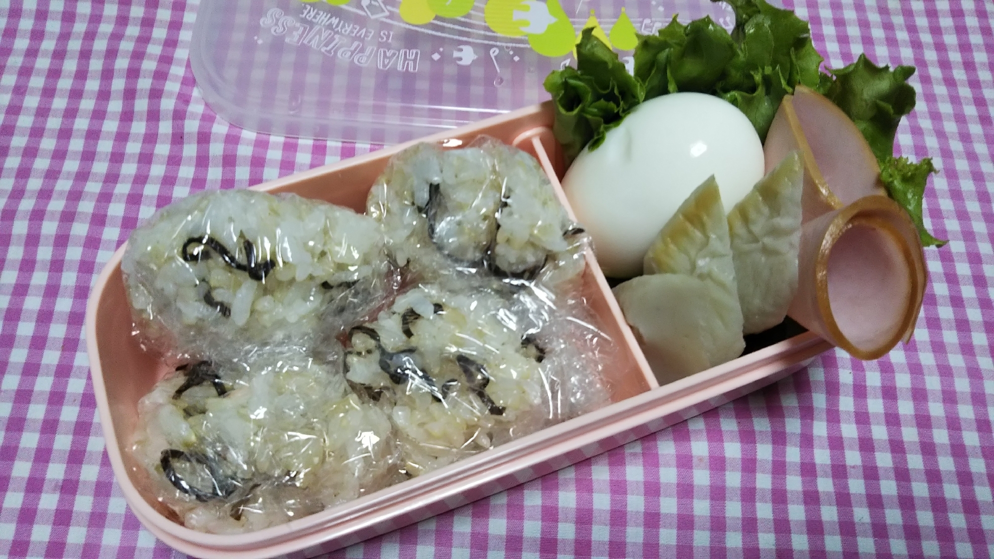 焼き鮭入り塩昆布混ぜ玄米御飯のおにぎりのお弁当☆