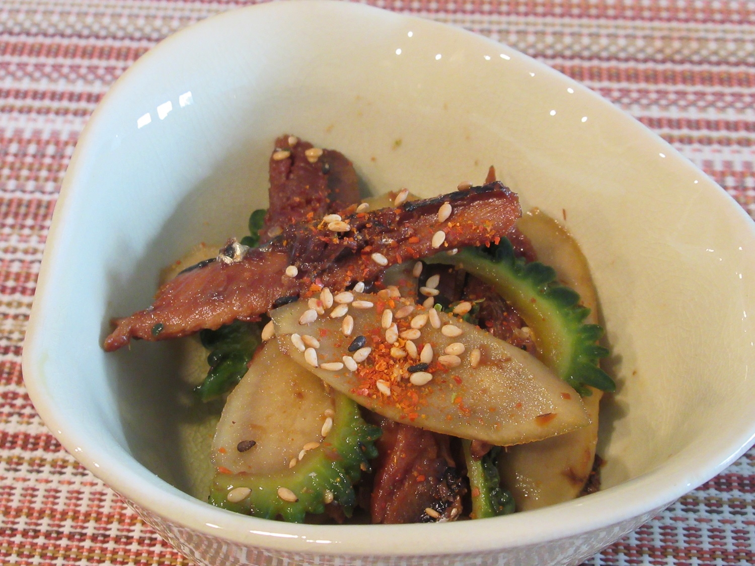 ごぼうとゴーヤのいわしの蒲焼き和え