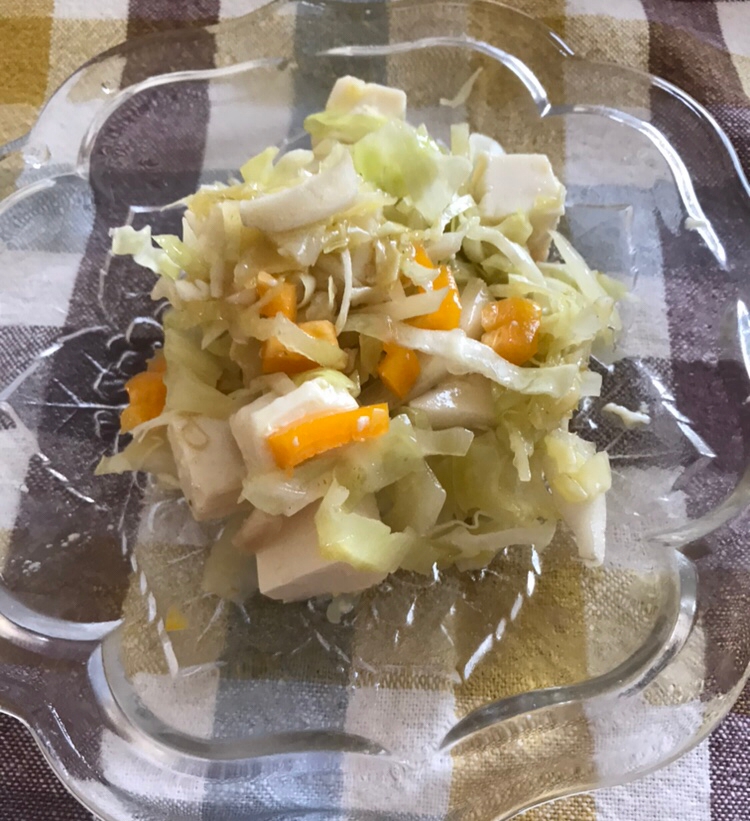 豆腐とキャベツ、パプリカのサラダ