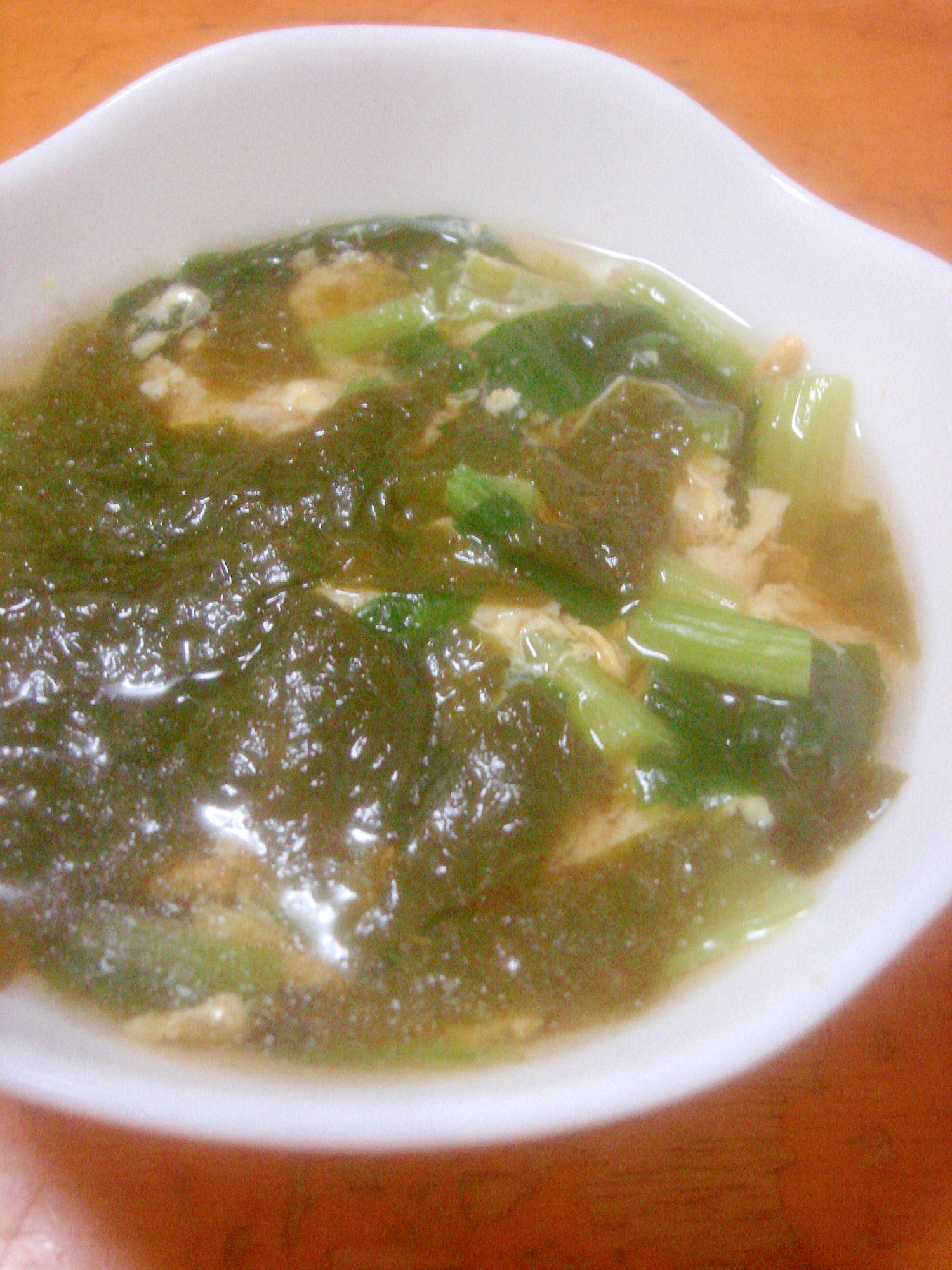 お腹に優しく温まる◎小松菜と卵のスープ