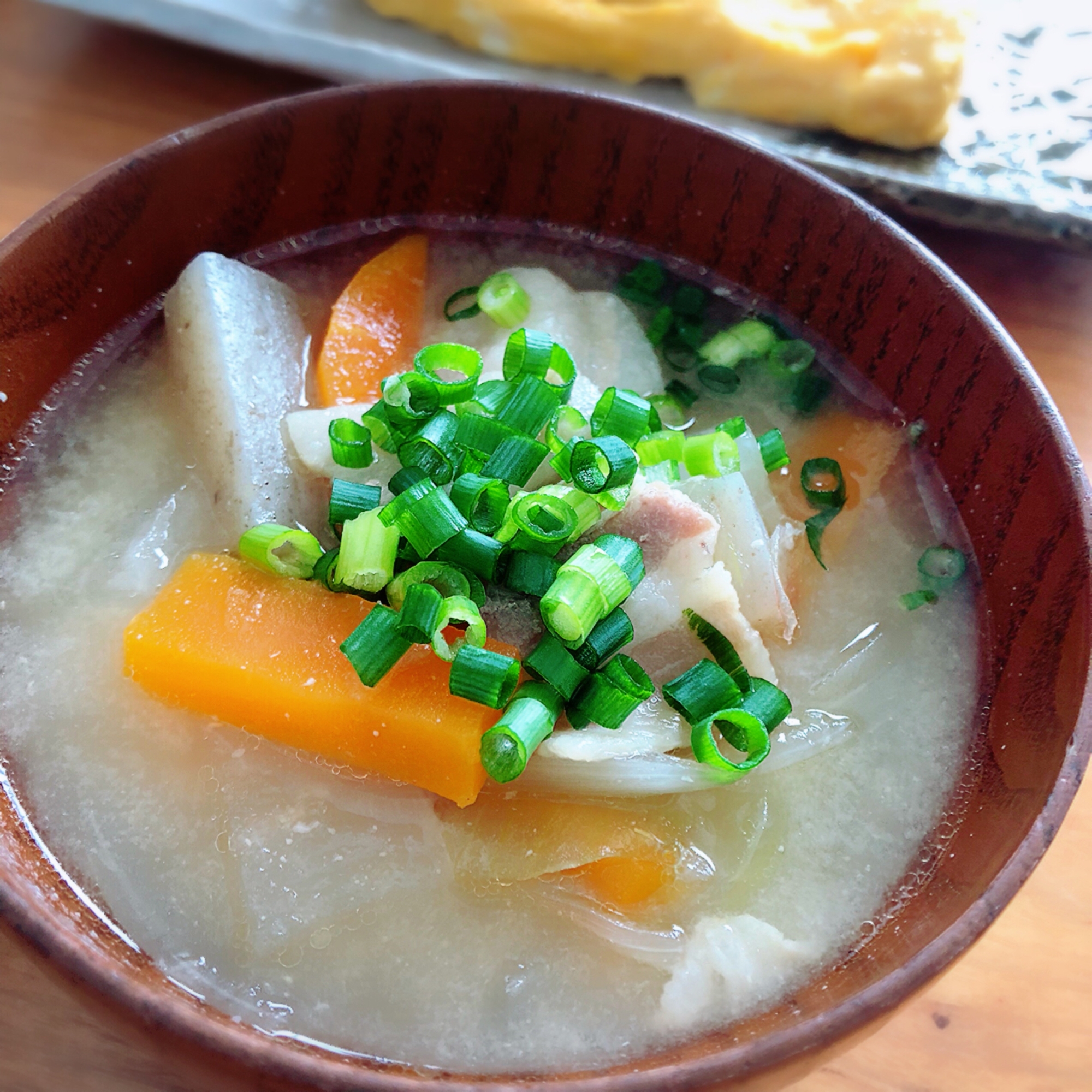 パパッとある野菜で豚汁