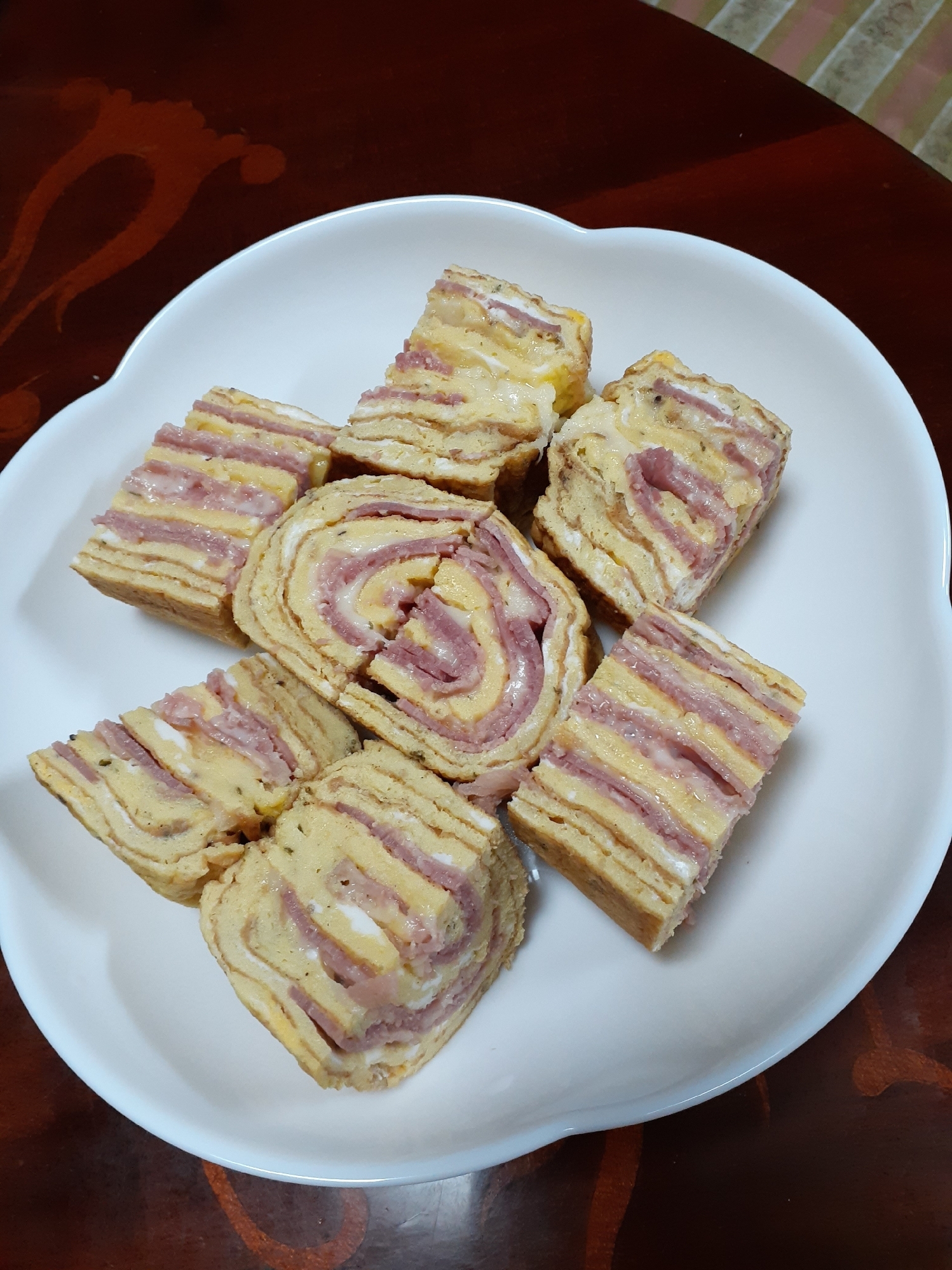 生ハムとモッツァレラスライスチーズの卵焼き レシピ 作り方 By ゆーみん8 お休み中です 楽天レシピ 生ハムとモッツァレラスライスチーズの卵焼き レシピ 作り方 By ゆーみん8 お休み中です 楽天レシピ