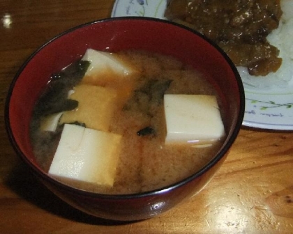 豆腐とワカメの味噌汁