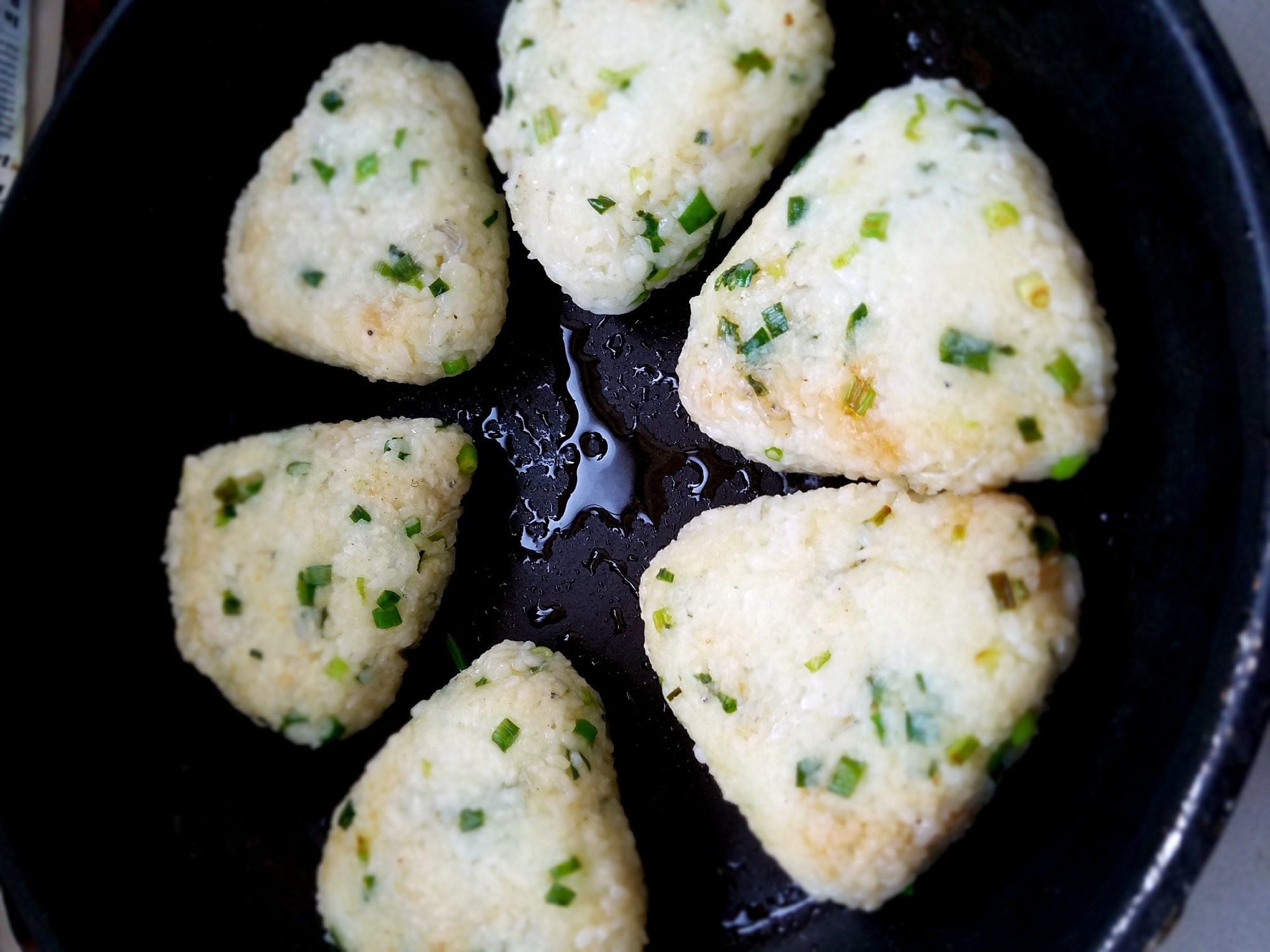 余った冷や飯で簡単焼きおにぎり 減塩醤油 レシピ 作り方 By Chii380 楽天レシピ 余った冷や飯で簡単焼きおにぎり 減塩醤油 レシピ 作り方 By Chii380 楽天レシピ