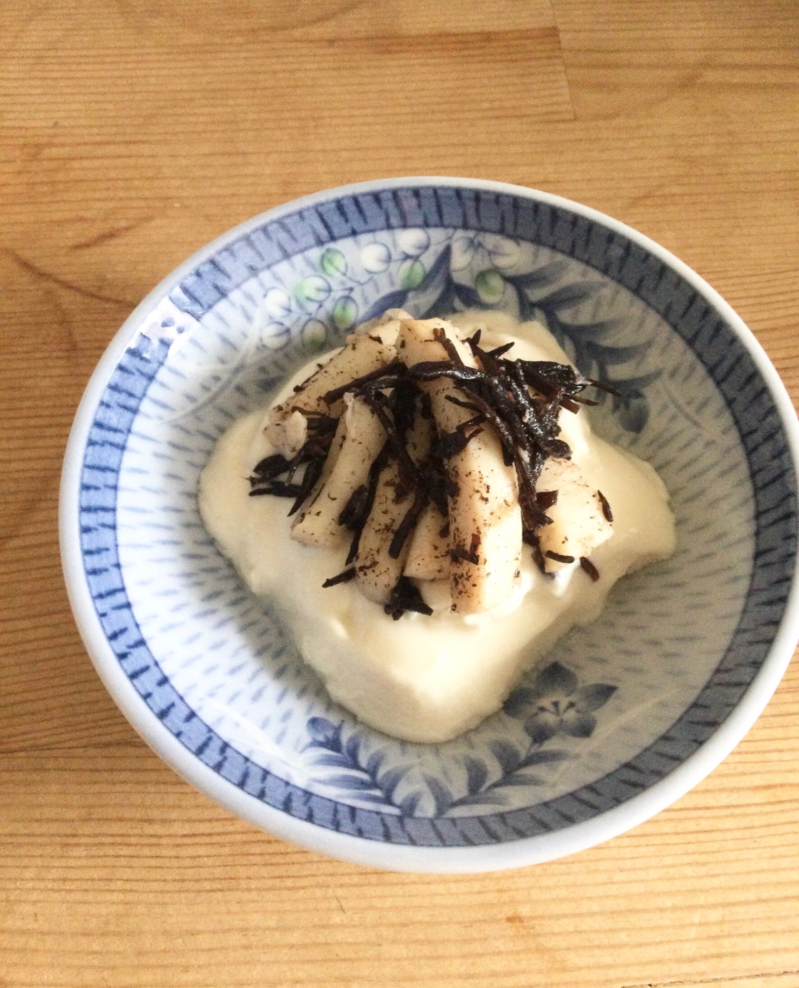 いかひじき乗せ♢豆乳ヨーグルト♪