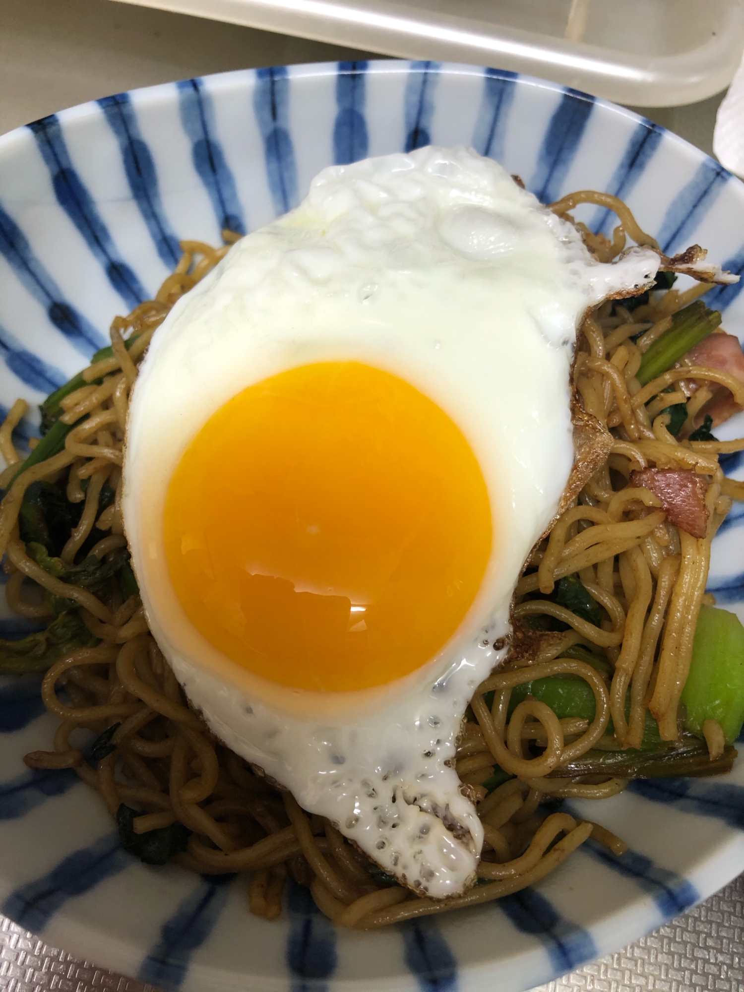 黄身がとろ〜り♪目玉焼き焼きそば