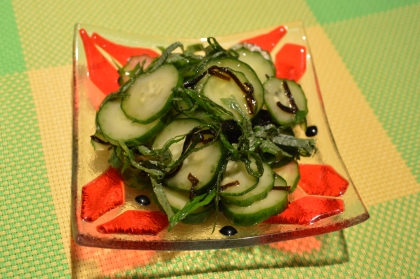 こんにちわ♪夏はやっぱりきゅうりですね！
塩昆布の旨味と、大葉の爽やかさが美味しかったです (^_^)
塩揉みすると、きゅうりが沢山食べられますね☆ごちそう様♥