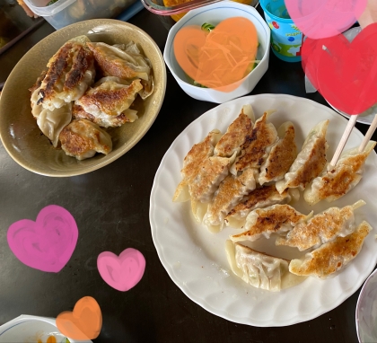 親戚の集まりに作りました☺️第二弾が焼き上がる頃には第一弾をペロリと完食‼︎皆美味しいと食べてくれました♪お手本の様には綺麗に焼けなかったのでまたリベンジします