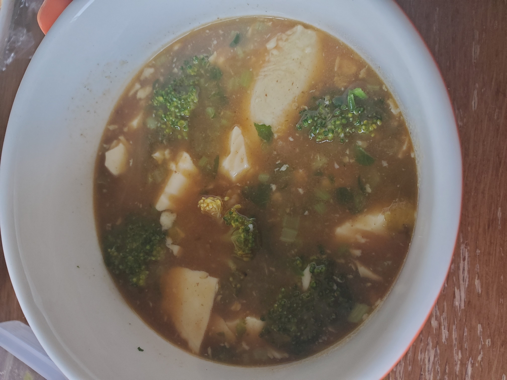 ブロッコリーと大根菜と豆腐のカレースープ