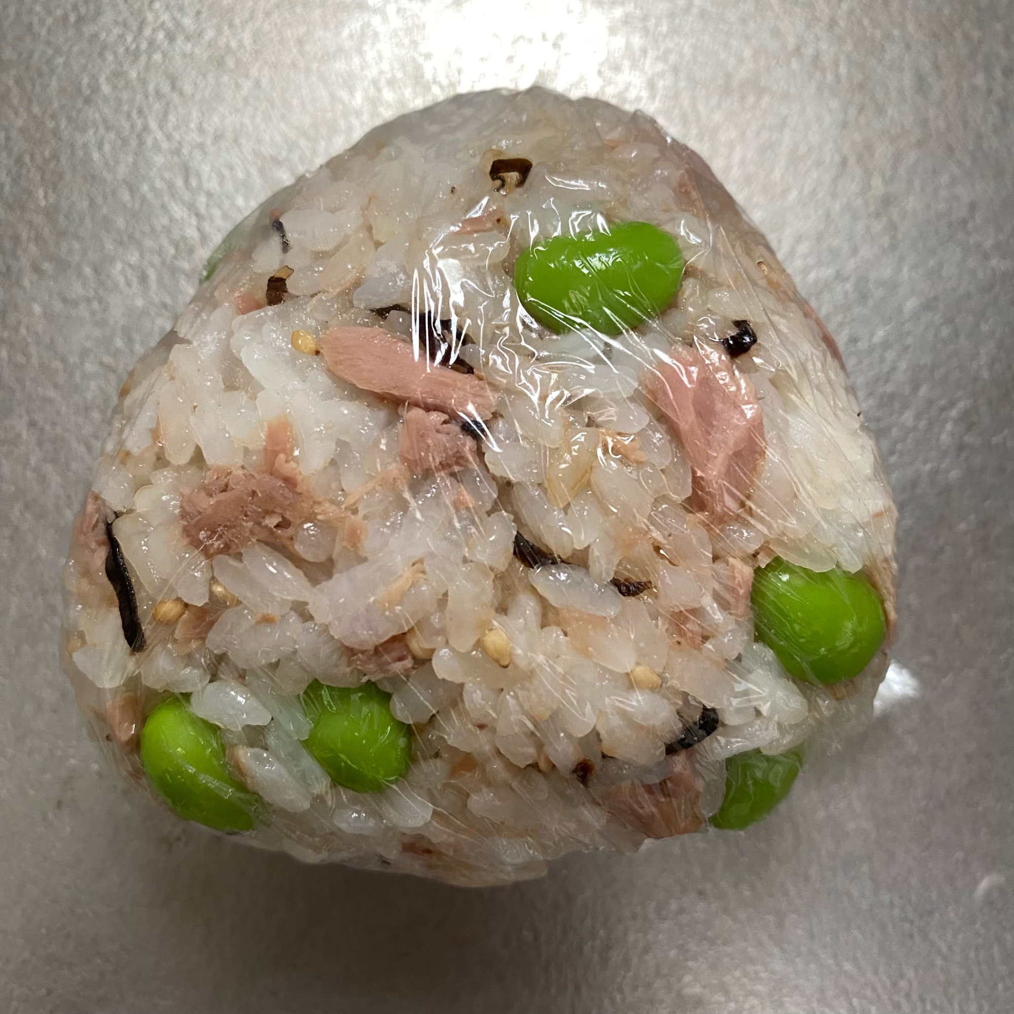 枝豆とツナと塩昆布のおにぎり