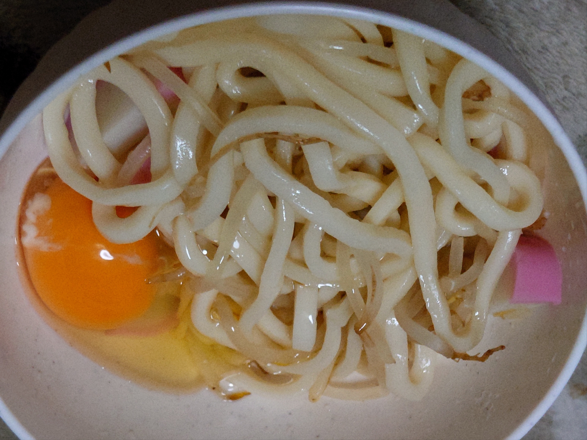 卵ともやしとかまぼこのうどん