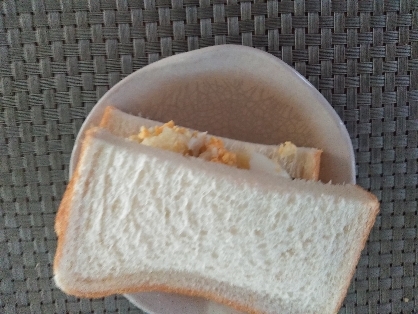 mimiちゃん
昨日のポテトサラダが
残ったのでサンドイッチに
しました♪
残さず使えて嬉しいです(+_+)