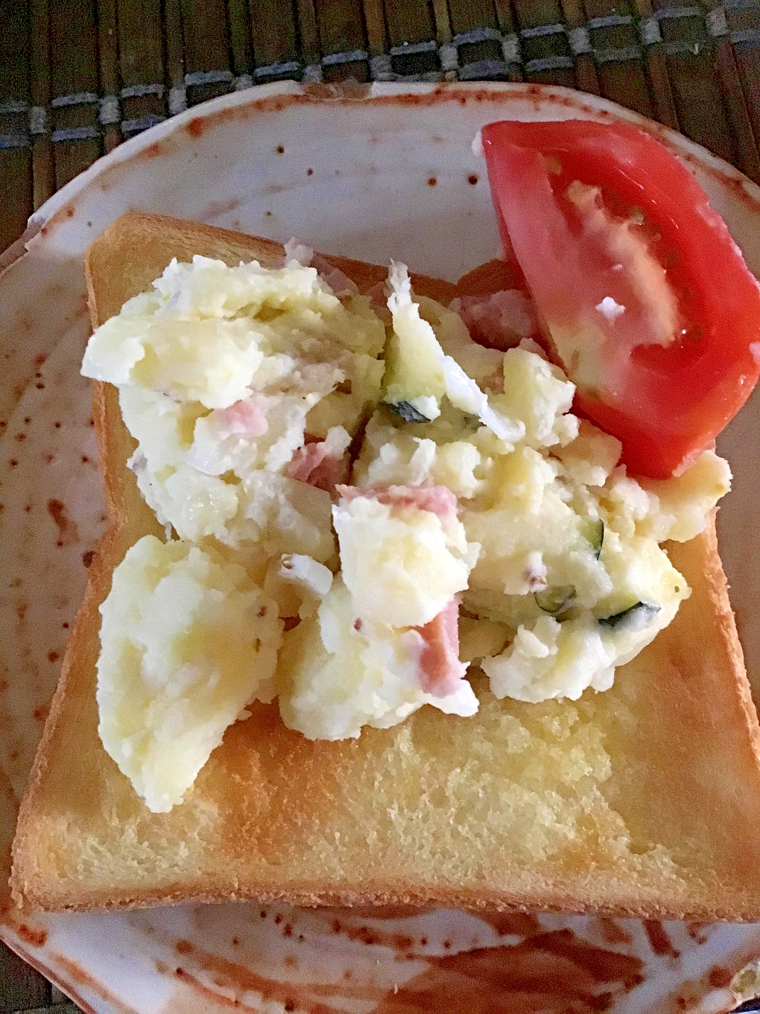 ズッキーニとボロニアソーセージのポテトサラダパン。