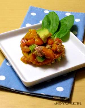 シグナルカラーの野菜とツナのサラダ