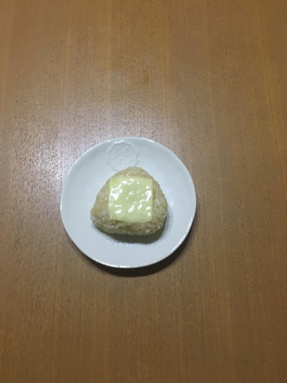 ゴマ和えチーズ焼きおにぎり