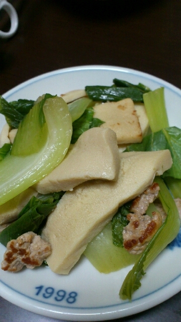 栄養満点！チンゲン菜と高野豆腐の炒め物