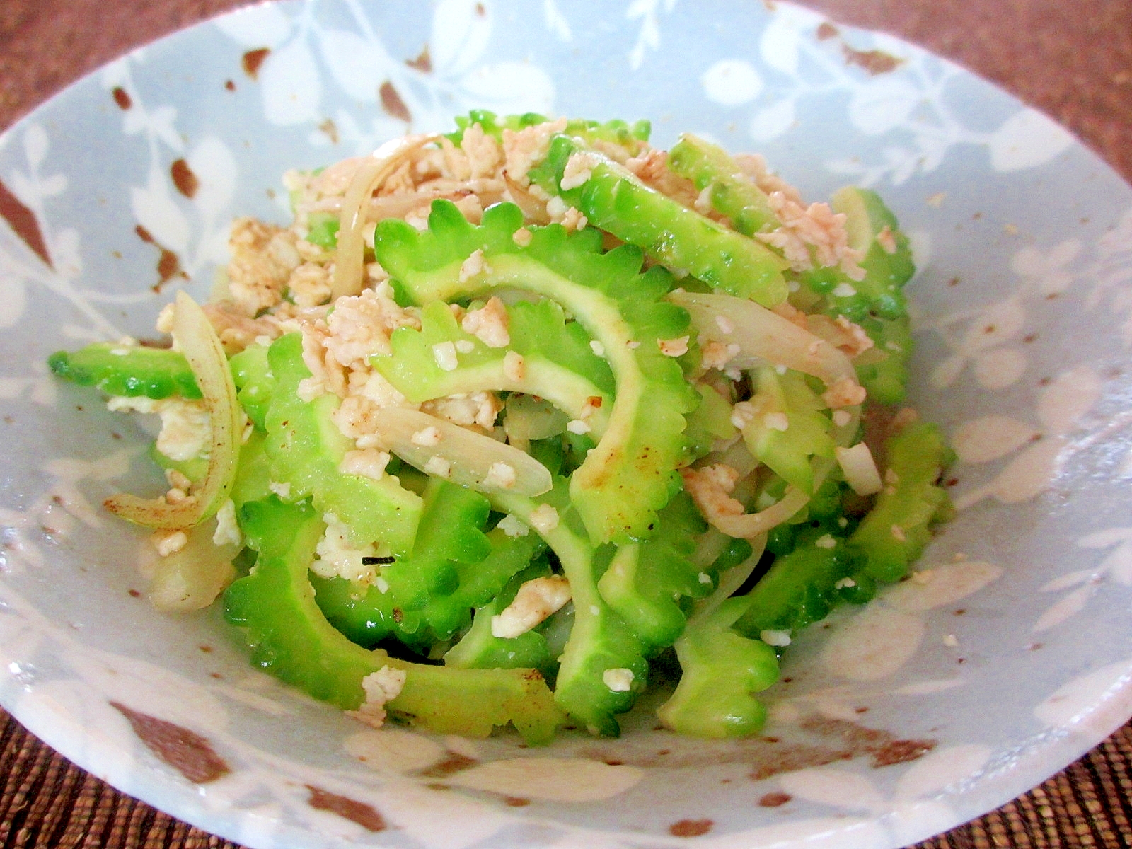 ゴーヤとひき肉のにんにく塩麹マヨ炒め