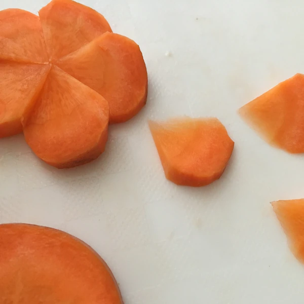 人参の飾り切り 立体花 レシピ 作り方 By ニャンコーヒー 楽天レシピ 人参の飾り切り 立体花 レシピ 作り方 By ニャンコーヒー 楽天レシピ