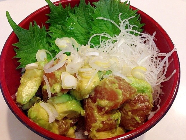 マグロとアボガドの丼