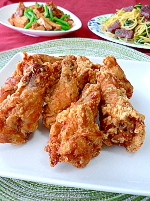 白い角皿に盛られたケンタッキー風唐揚げ