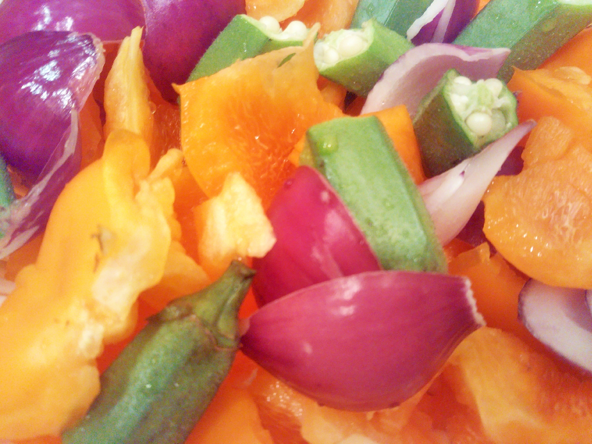 オレンジパプリカおくら紫ペコロスのサラダ