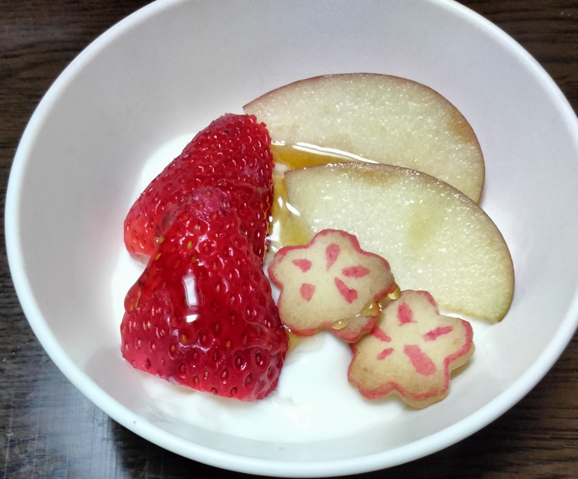 今日のヨーグルト♡りんご苺&桜クッキー