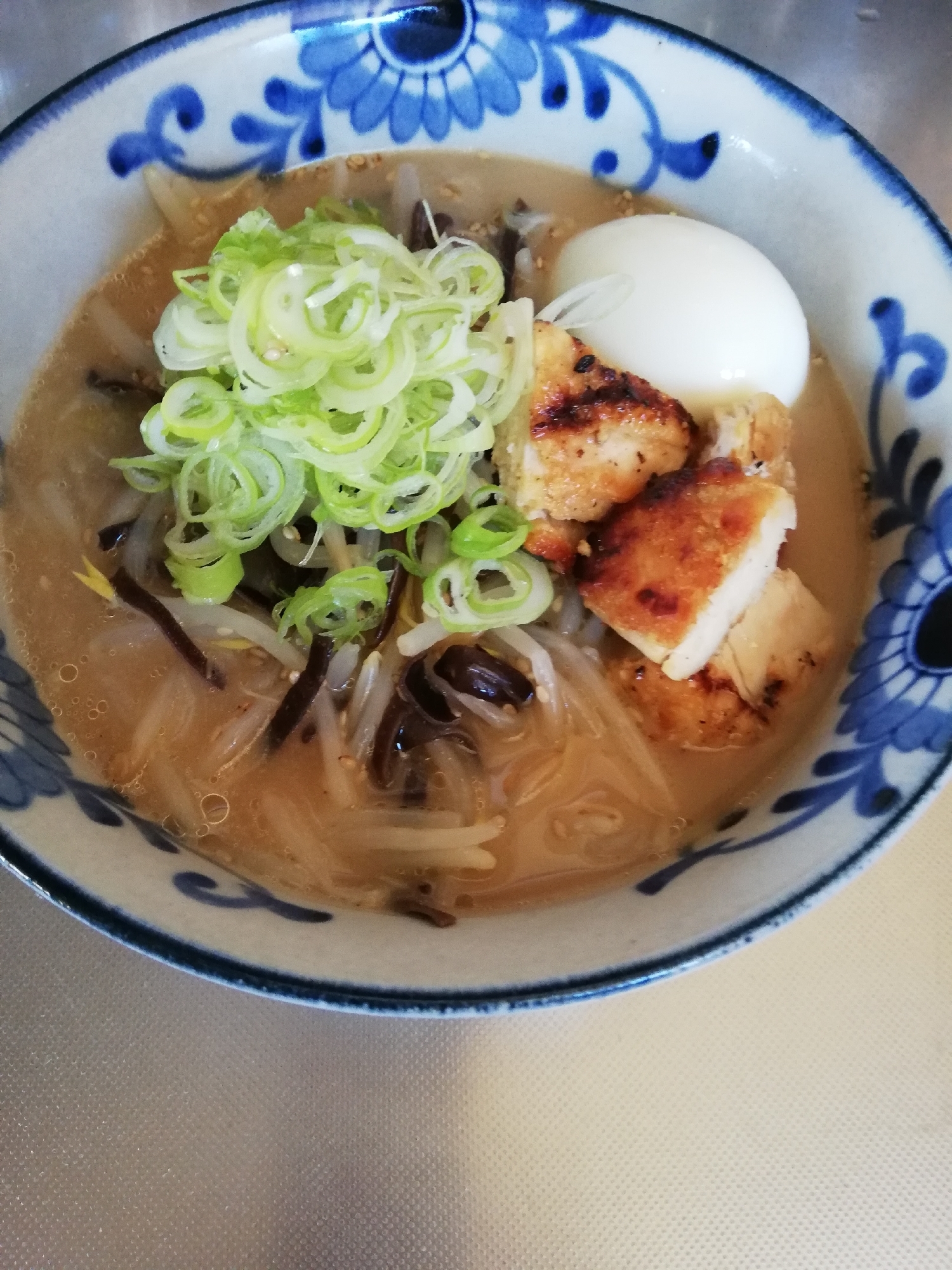 きくらげともやしのとんこつラーメン