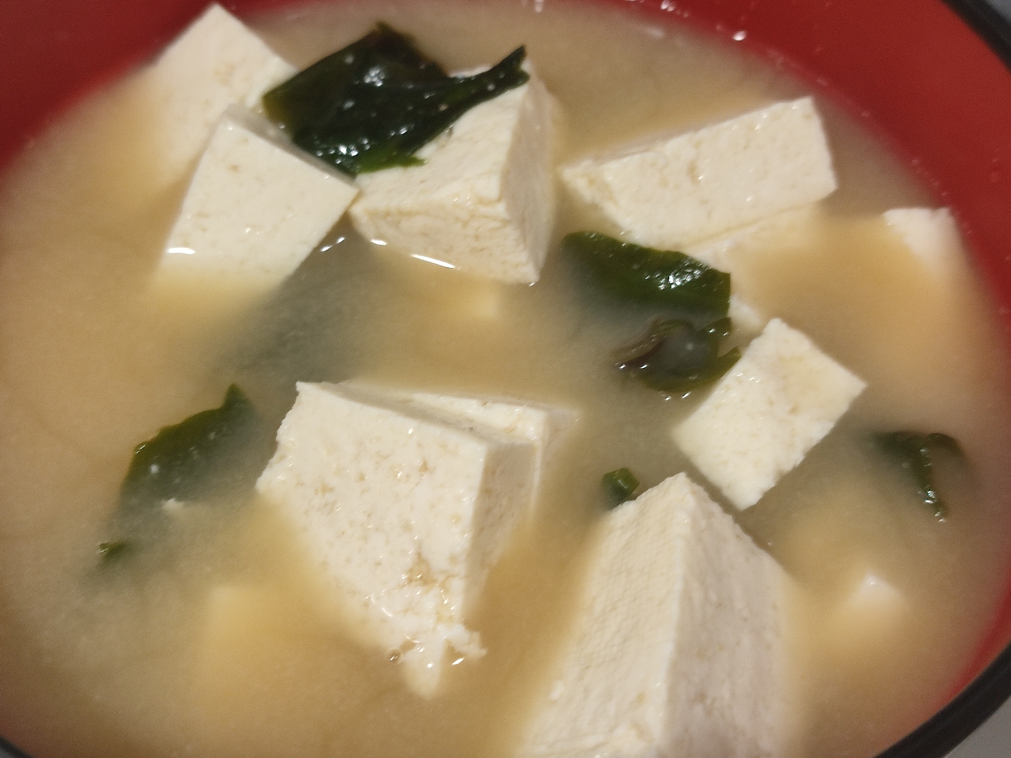 島豆腐と乾燥ワカメの簡単お味噌汁