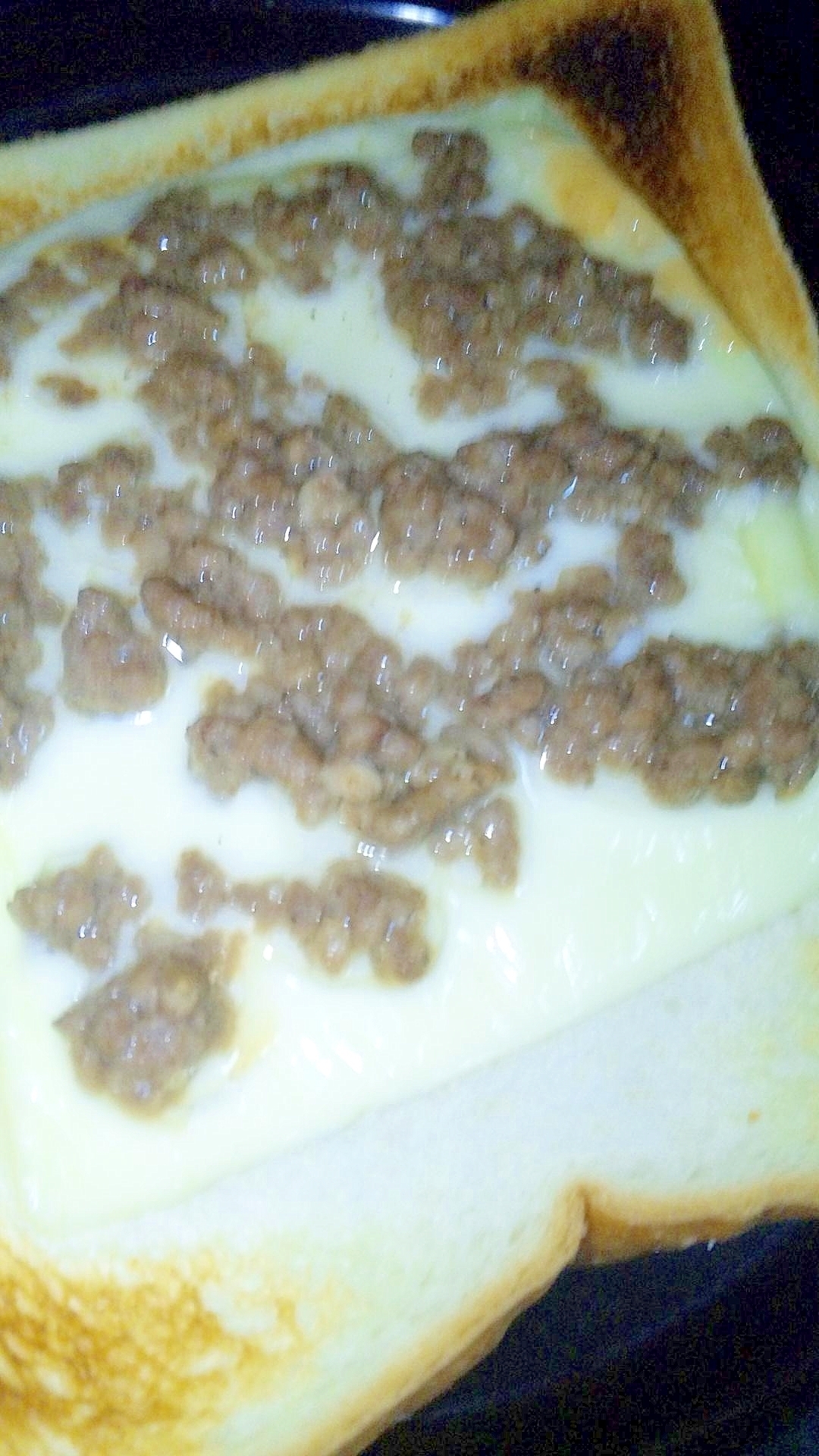 肉そぼろチーズトースト