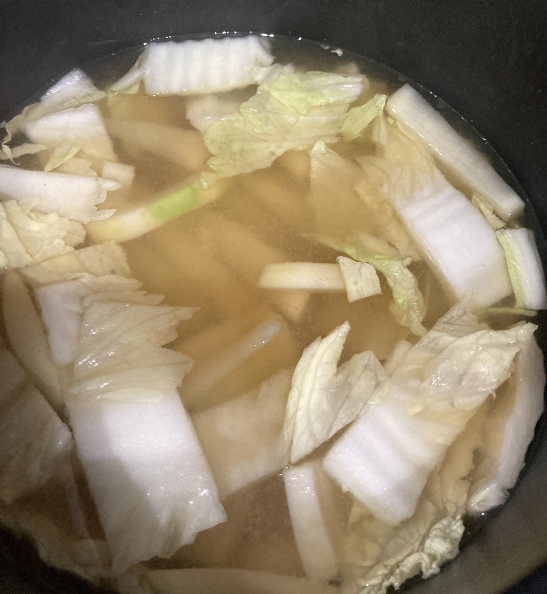 カブと白菜の煮干しだしの味噌汁