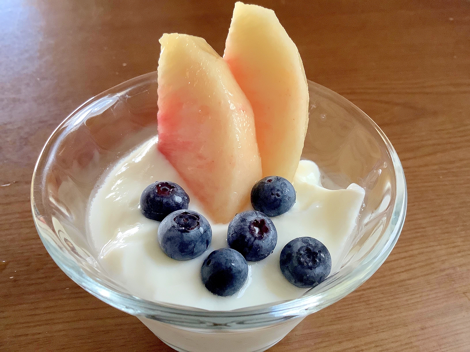 桃とブルーベリーのヨーグルト