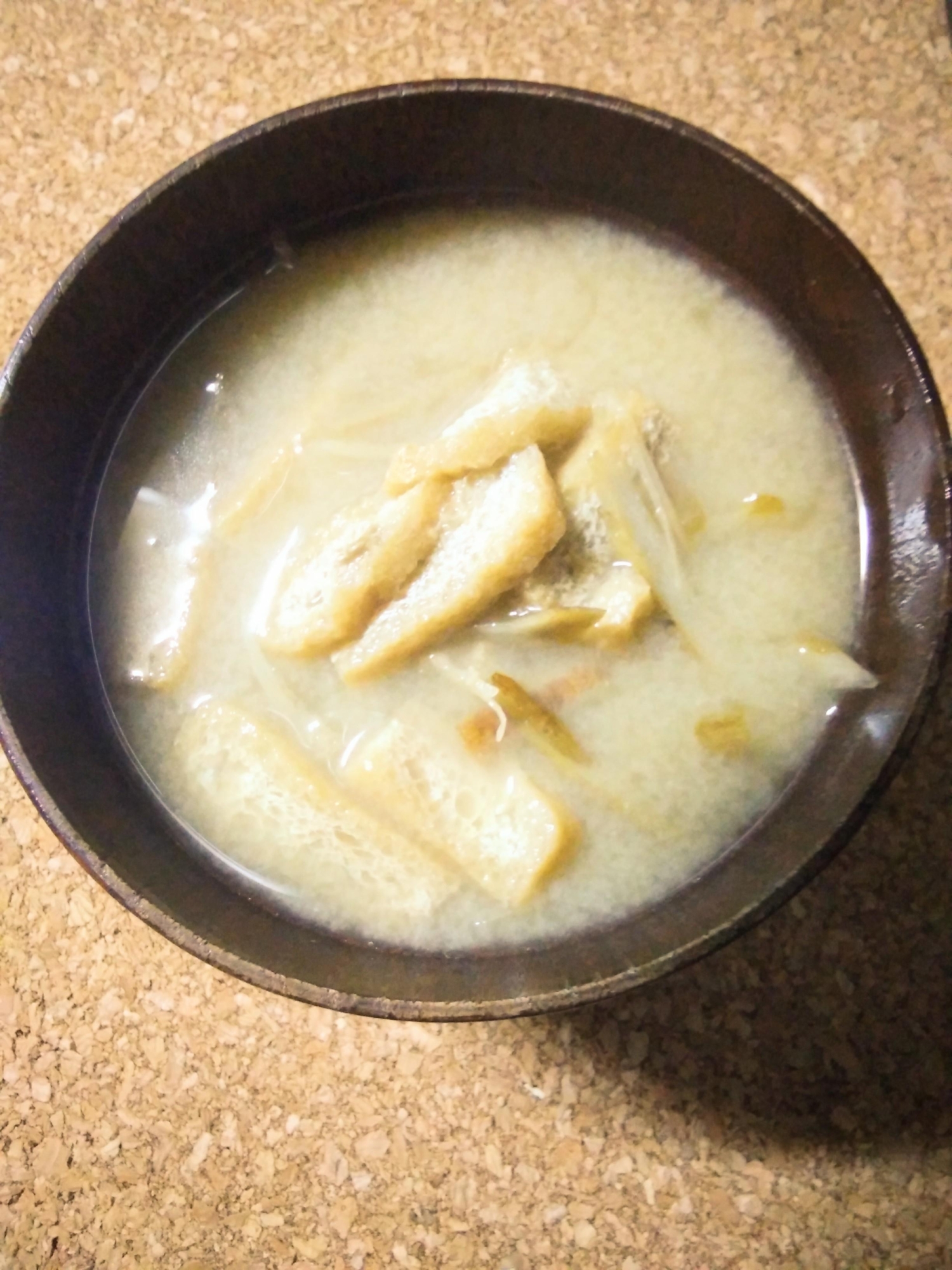食物繊維たっぷり☆ごぼうと油揚げのみそ汁