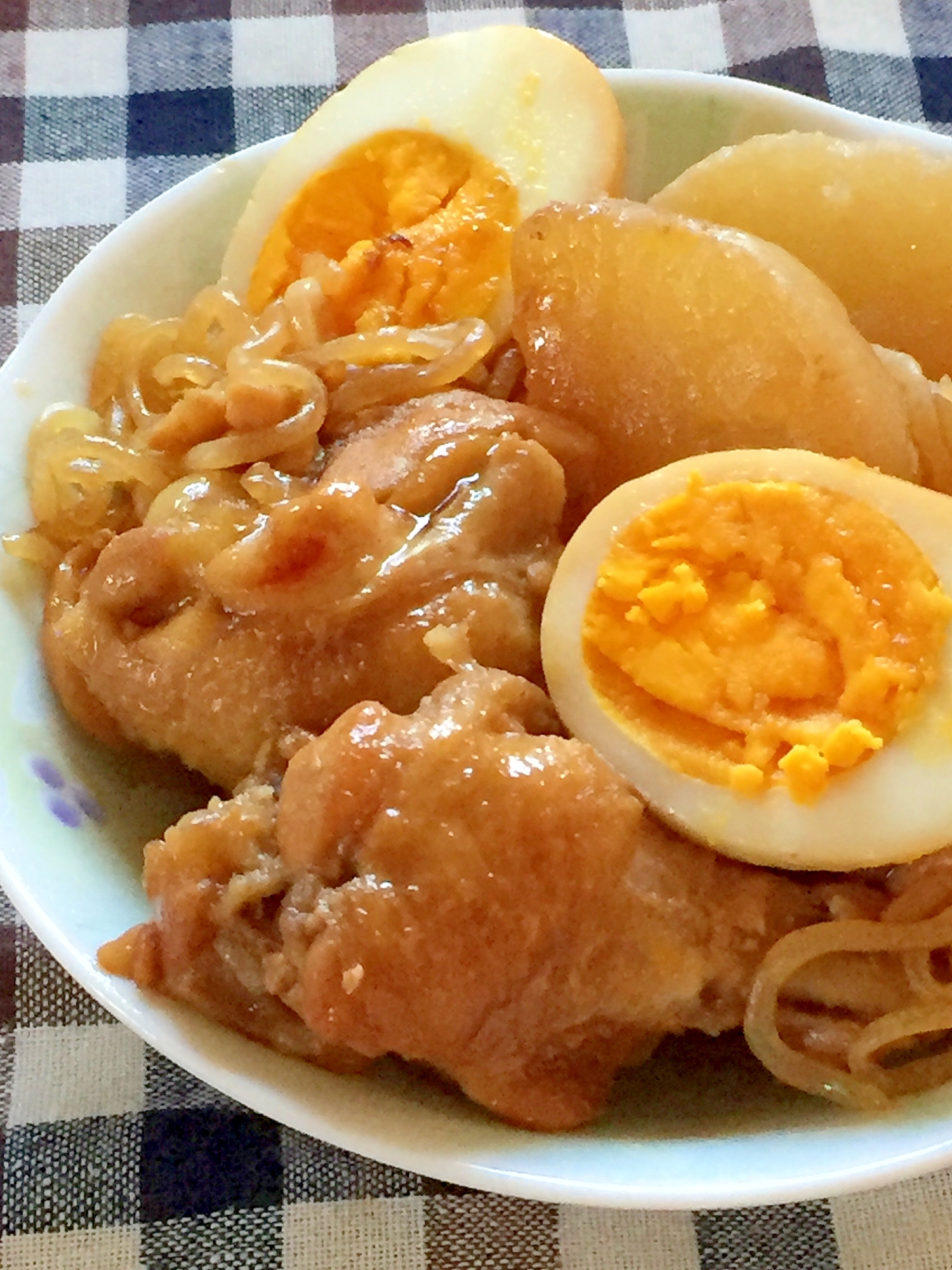 甘辛味がご飯に合う！手羽元・大根・卵のうま煮