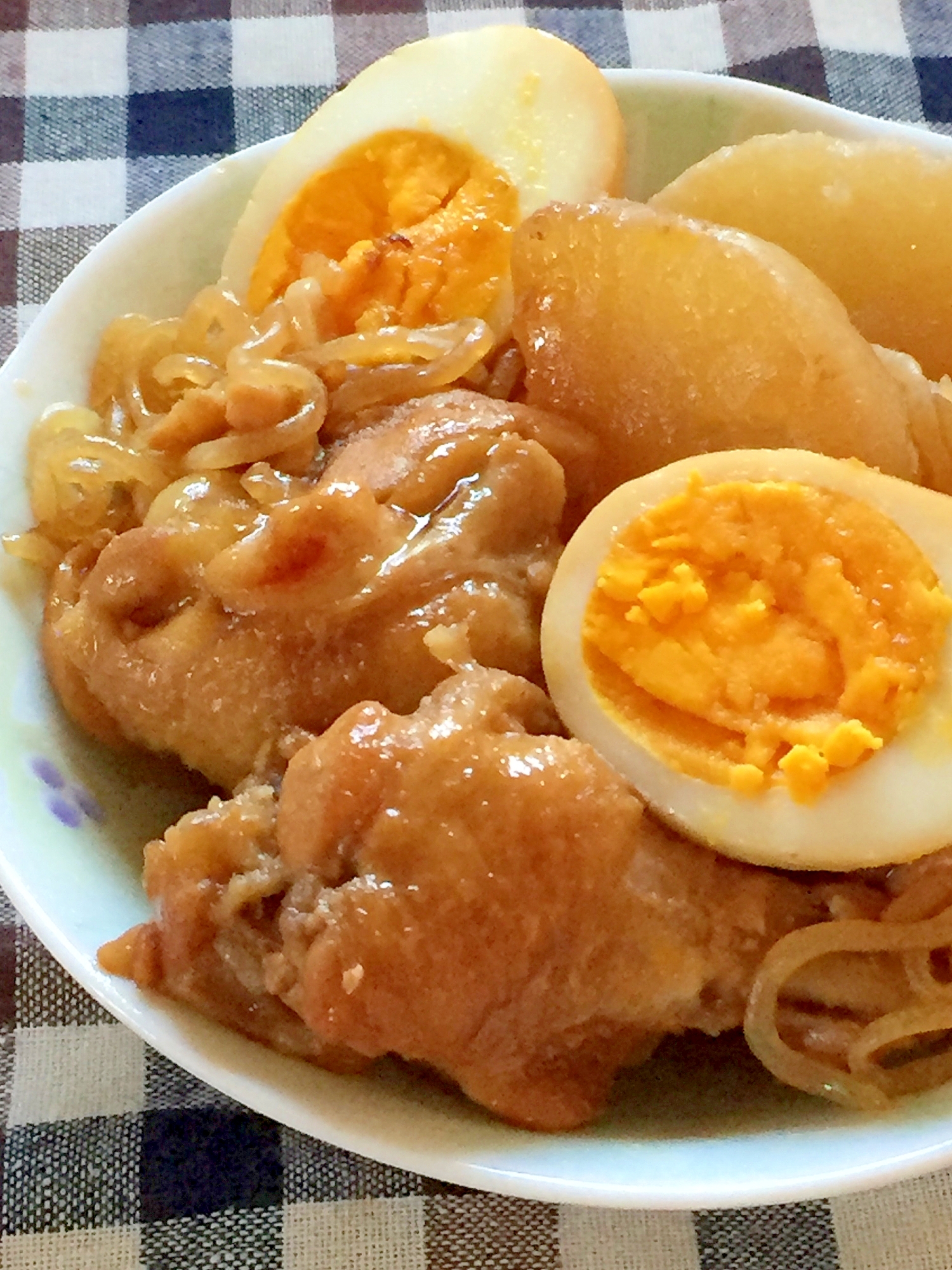 甘辛味がご飯に合う!手羽元・大根・卵のうま煮