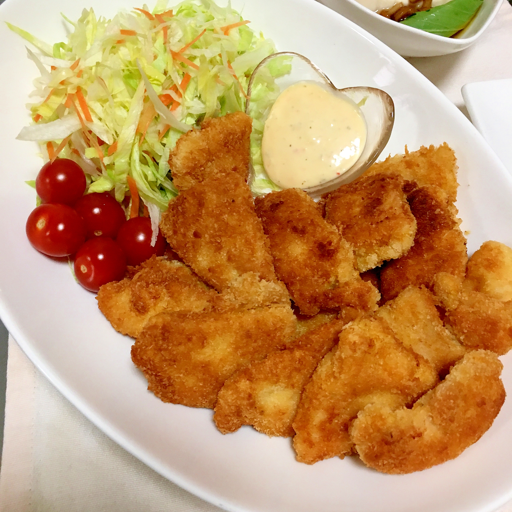 タルタルソースで食べよ♪鶏胸肉ひとくちチキンカツ♡