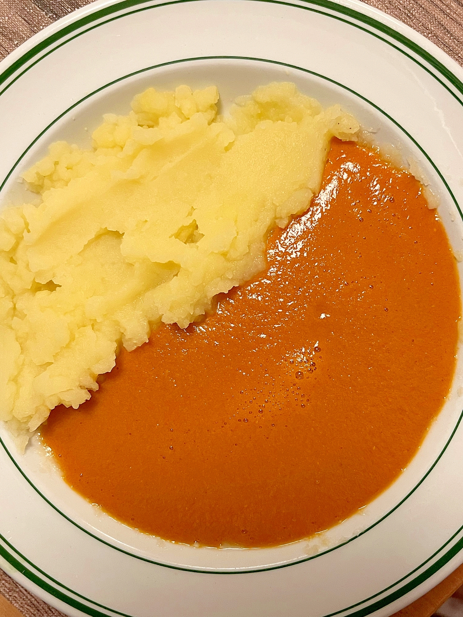 スープメーカーで、トマトと豚肉のポタージュ