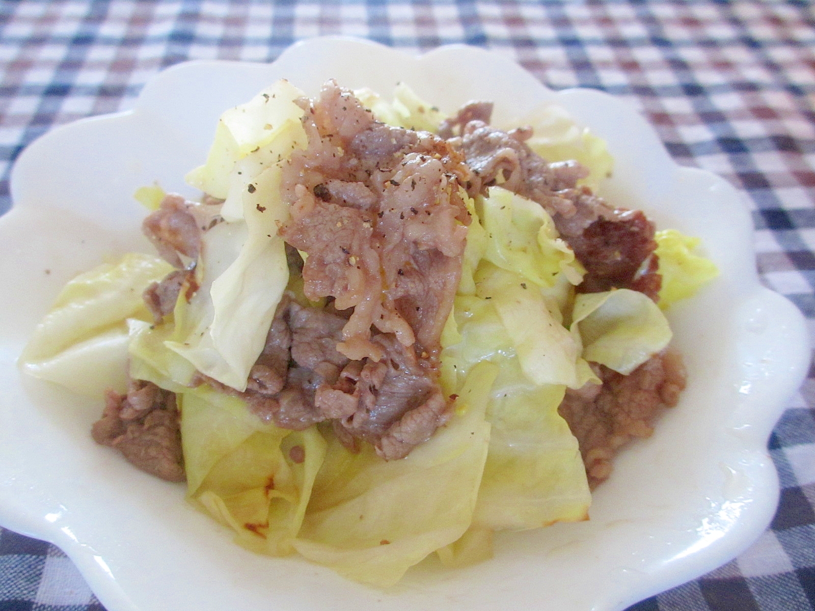 牛肉とキャベツのレモンバターソテー