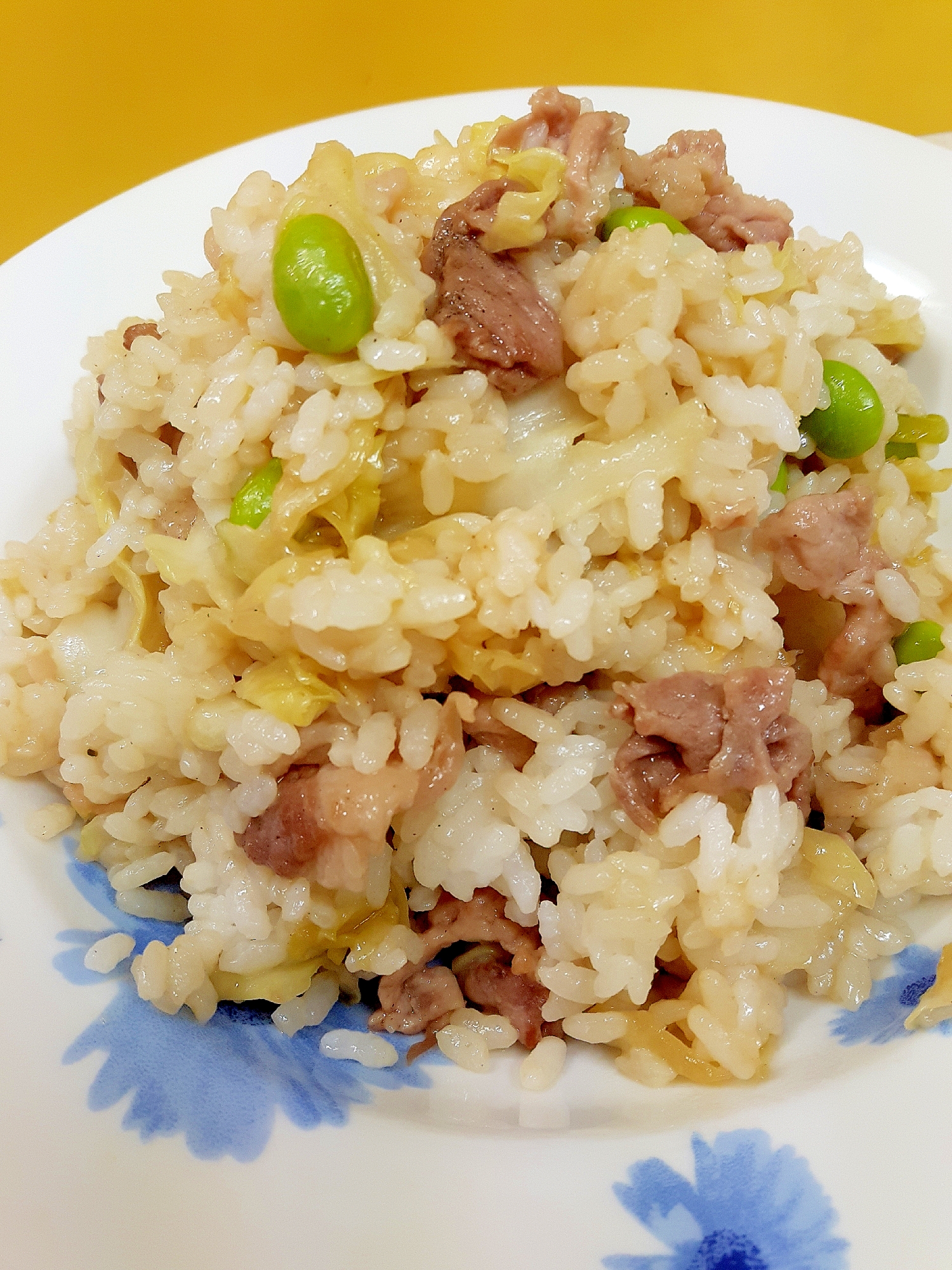 子供が大好き(^^)豚肉とキャベツの混ぜご飯♪