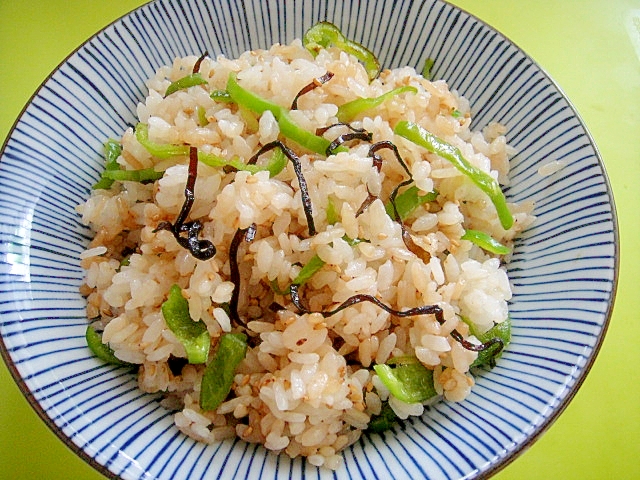 塩昆布とピーマンのチャーハン