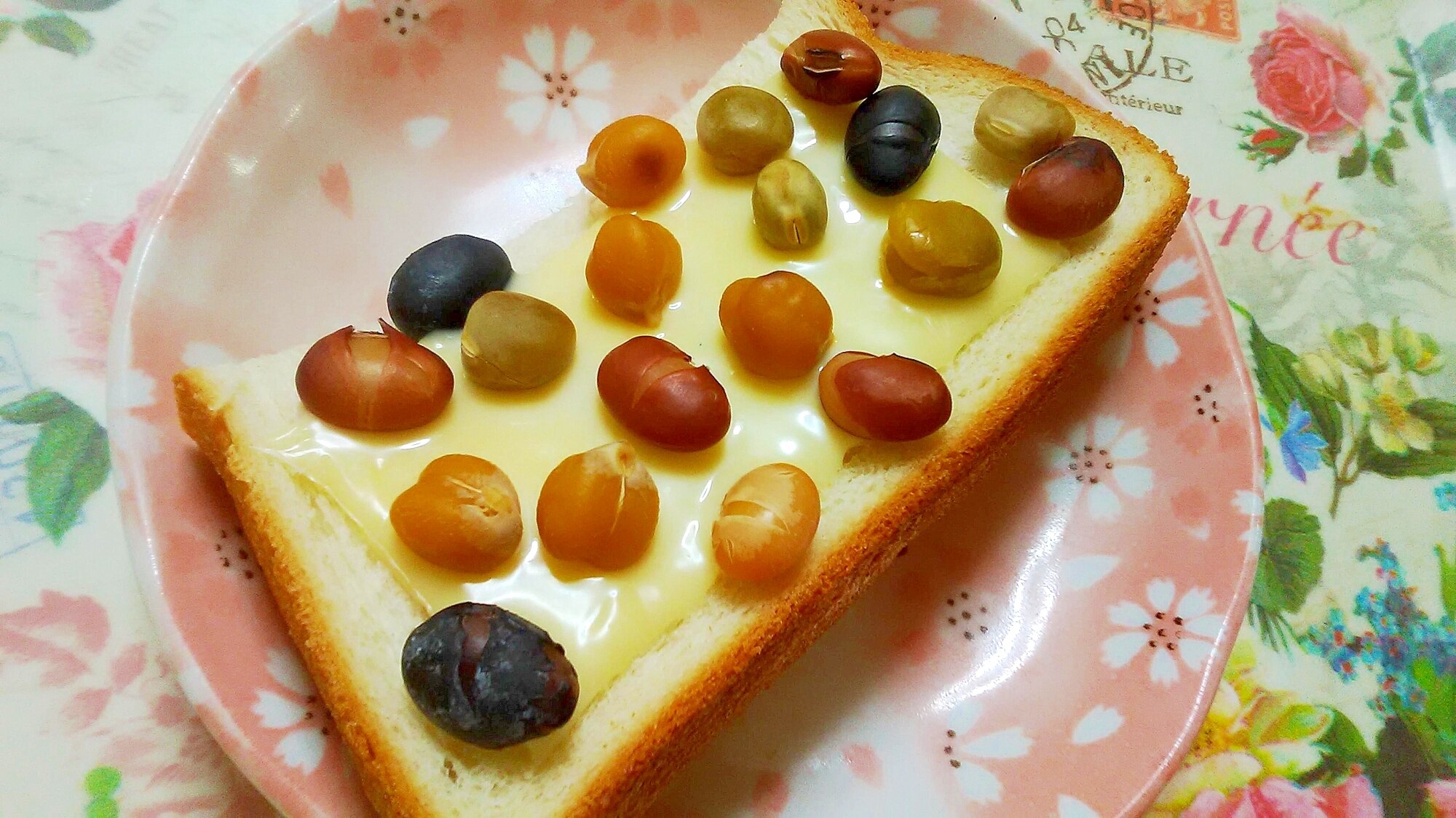 いろんな豆とチーズトースト レシピ・作り方 by ikkitoissyo☆ - 楽天