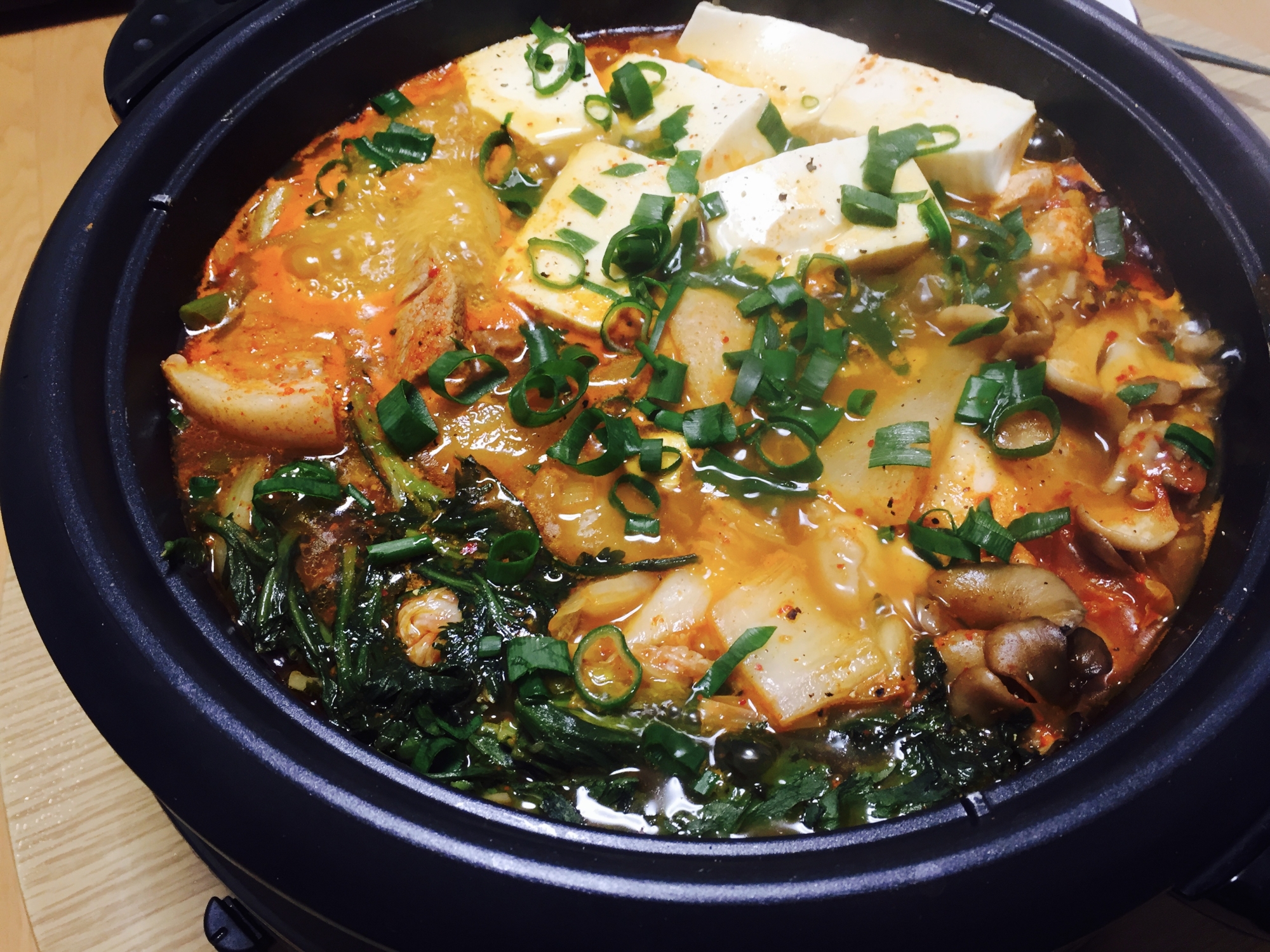 スーパーの食材だけ!簡単本格チゲ鍋