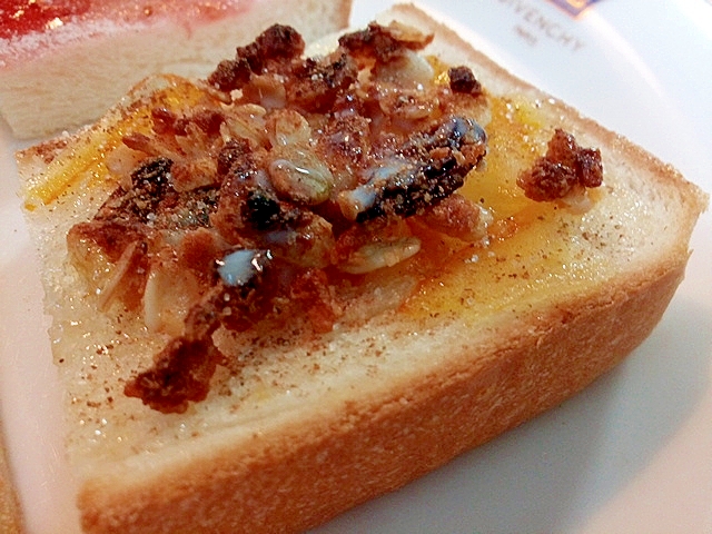 マーマレードとフルーツグラノーラのミニトースト