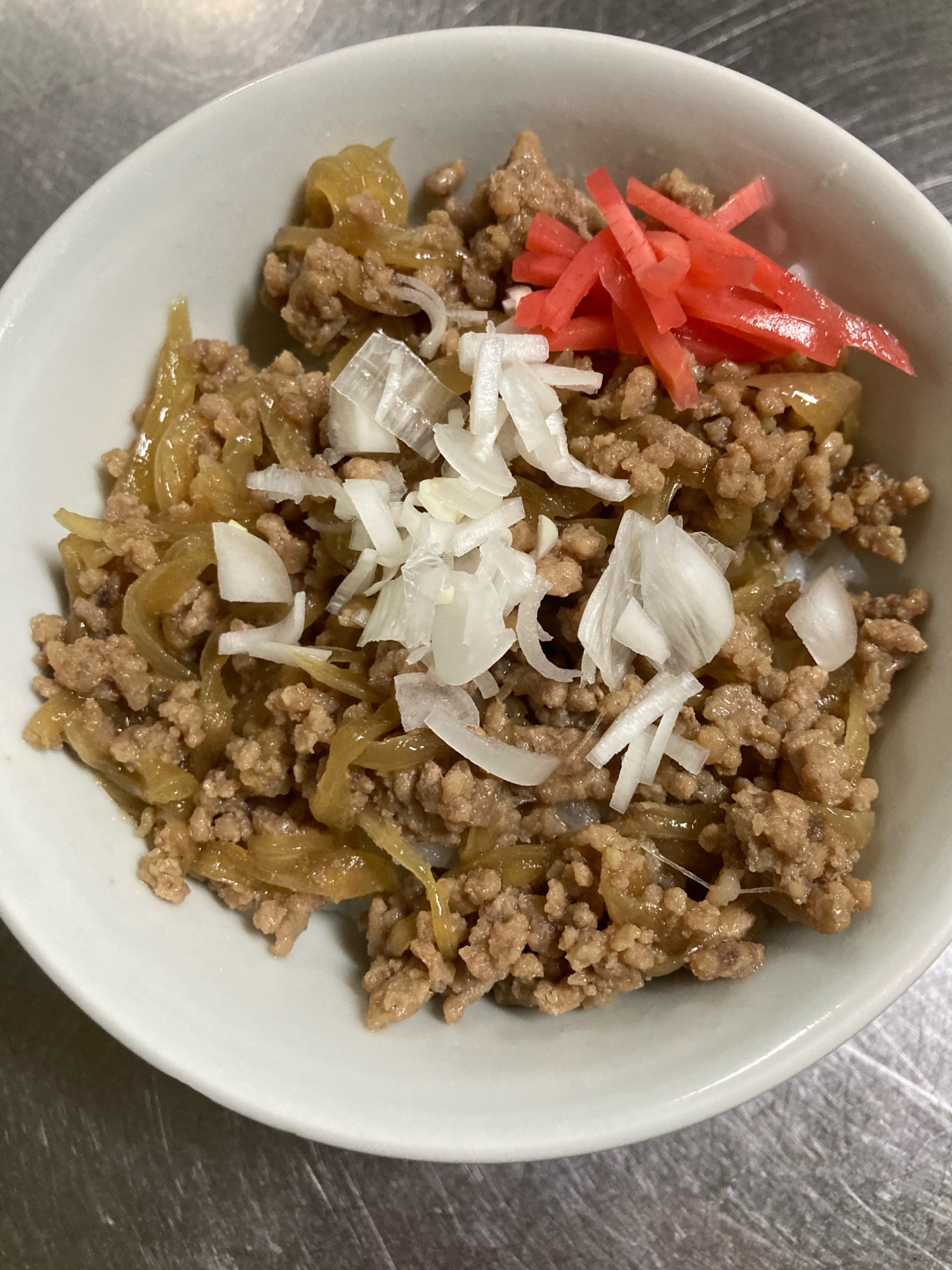 豚ひき肉と玉ねぎのスタミナ丼